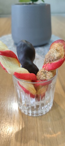 Crispy Croissant Red Twisted   (เรดทวิส 3 ชิ้น )