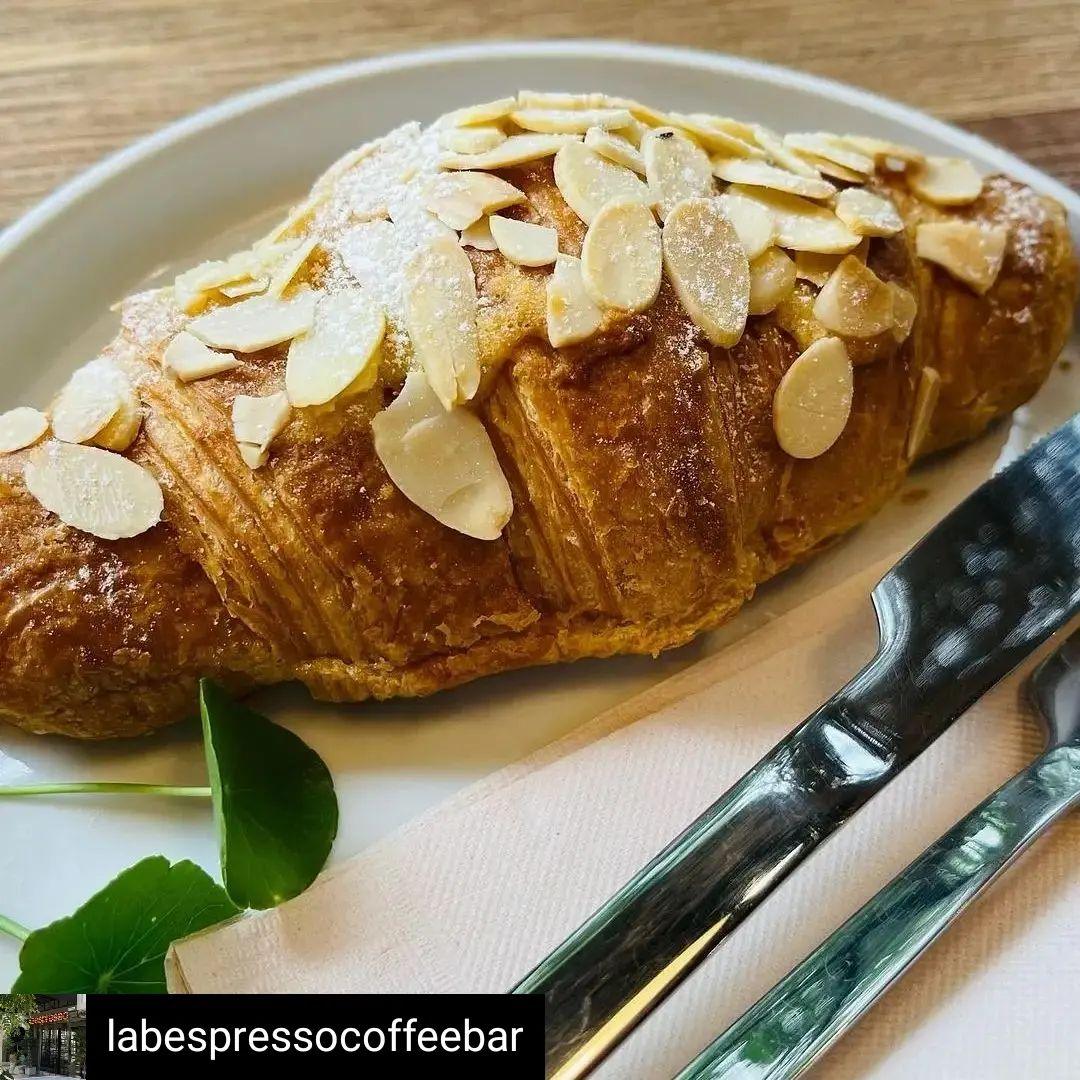 ครัวซองต์อัลมอนด์