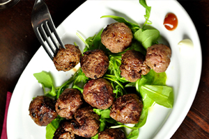 ยำเนื้อทอด