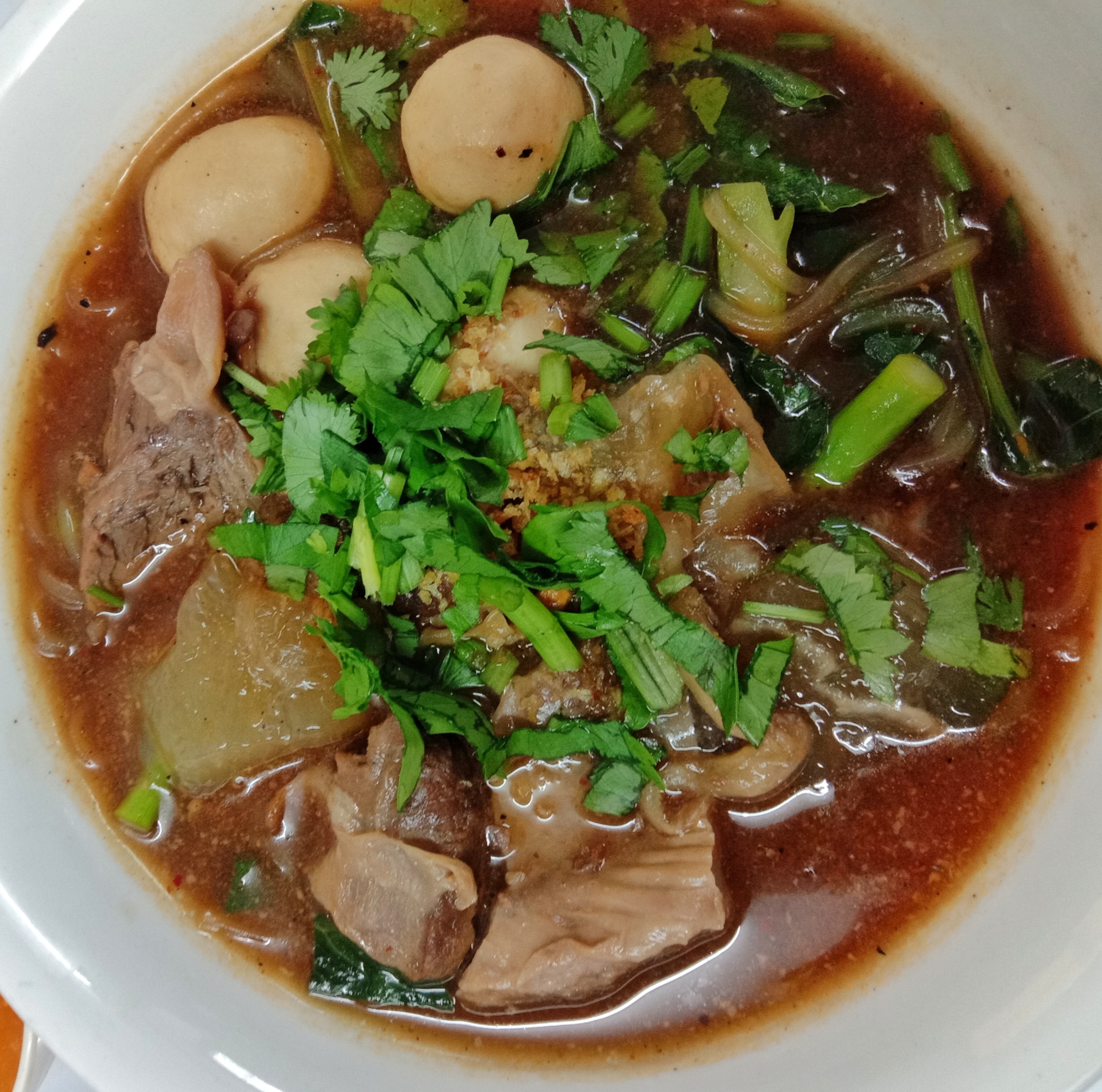 ก๋วยเตี๋ยวลูกชิ้น หมูตุ๋น