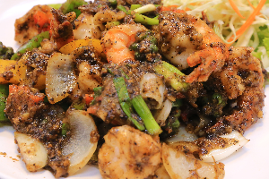 กุ้งผัดพริกไทยดำ