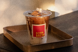 Iced Caramel Macchiato คาราเมลมัคคิอาโต้เย็น