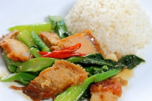 คะน้าหมูกรอบราดข้าว