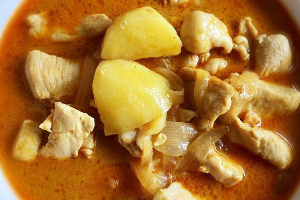 แกงกะหรี่ไก่/เนื้อ (CHICKEN /BEEF CURRI)