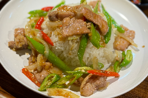 ข้าวผัดพริกอ่อน หมู