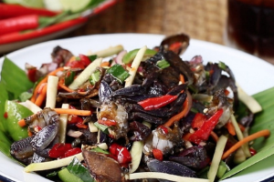ยำปูจืด  (spicy salad green mango with crab)