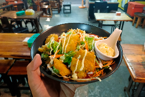 Deep fried fish salad-สลัดปลา