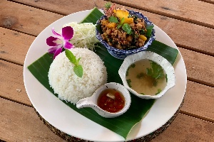 ข้าวกระเพราสัปปะรด (Rice topped with stir-fried pork ,pineapple and basil)