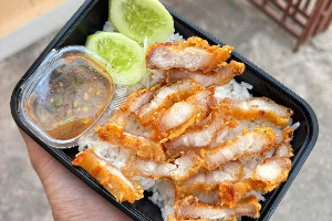 ข้าวหมูสามชั้นทอด