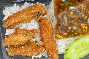 ข้าวปีกไก่ทอด