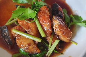  ผัดขึ้นฉ่ายปลาทะเล