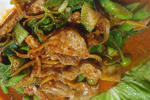 ผัดเผ็ดหมู/ไก่/เนื้อ