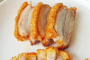 ยำหมูกรอบ