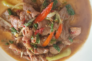 ผัดกะเพราหมู/ไก่/เนื้อ