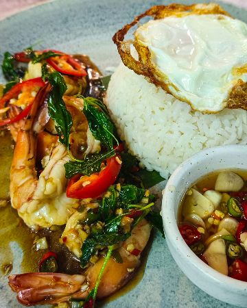 KHAO PAD KRA PAO GOONG / ข้าวผัดกะเพรากุ้ง