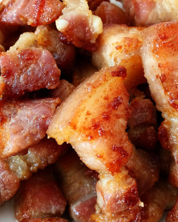 หมูสามชั้นทอดเกลือ (กับข้าว)