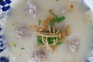 ข้าวต้มหมูสับ