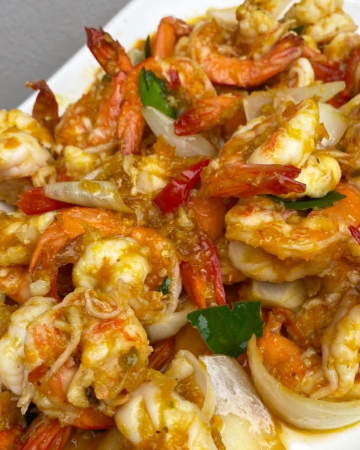 ข้าวกุ้งผัดพริกเหลือง