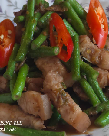 ข้าว หมูสามชั้นผัดกะปิ ใส่ถั่วฝักยาว
