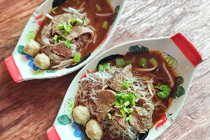ก๋วยเตี๋ยวหมูน้ำตก
