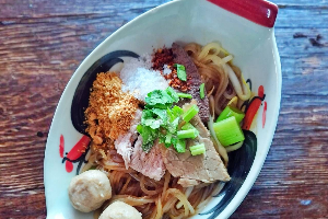 ก๋วยเตี๋ยวแห้งเนื้อ