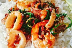 ข้าวกะเพรารวมมมิตร