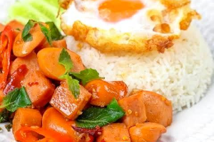 ข้าวกะเพราไส้กรอก