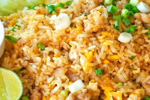 ข้าวผัดหมูสับ