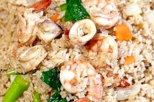 ข้าวผัดรวมมิตร