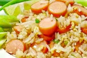 ข้าวผัดไส้กรอก
