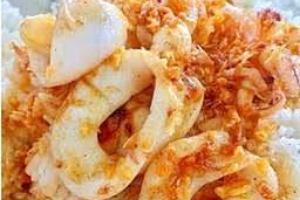 ข้าวปลาหมึกกะเทียม