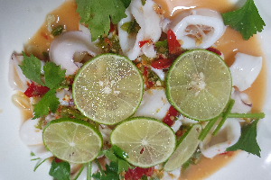 ปลาหมึกนึ่งมะนาว