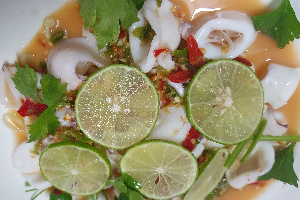 ปลาหมึกนึ่งมะนาว