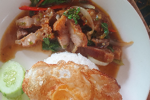 ข้าวกะเพราหมูกรอบ