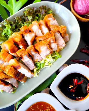 หมูกรอบหนังฟู น้ำจิ้มซีฟู๊ดส์