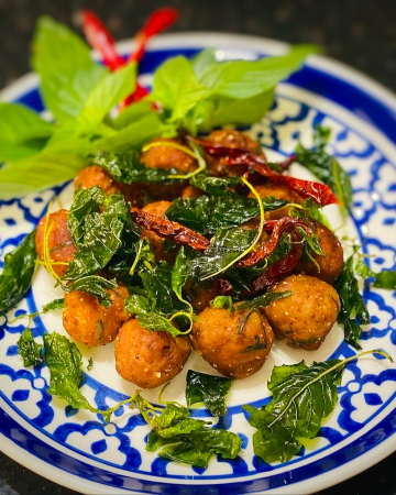 ลาบหมูทอด