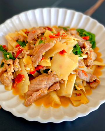 ผัดเผ็ดหน่อไม้เนื้อ
