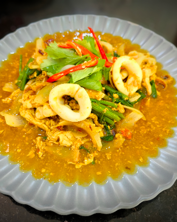 หมึกผัดผงกะหรี่
