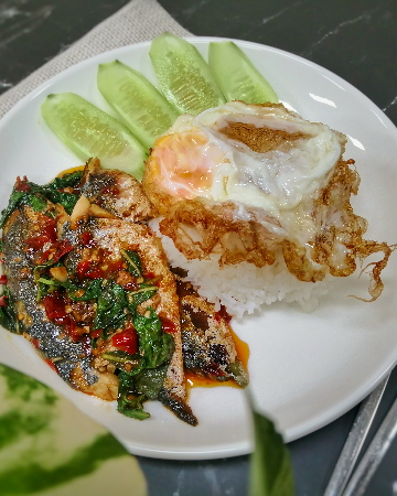 ข้าวกะเพราปลาทูทอด