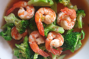 ผัดบรอกโคลีกุ้ง