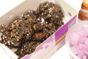 ไก่ทอดซอสดำ