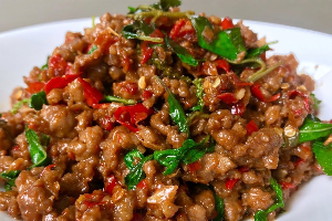 ผัดกะเพราเนื้อโคขุนพริกแห้ง