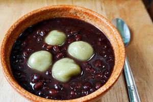 กับโมจิถั่วแดงร้อน