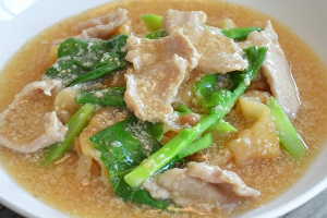 ราดหน้าเส้นใหญ่หมู/ไก่
