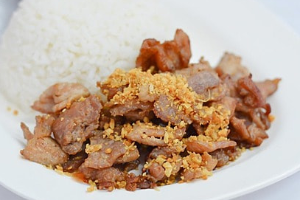 ข้าวหมูทอดกระเทียม | Garlic Fried Pork with Rice