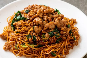 มาม่าผัดขี้เมาหมู | Spicy Drunken Noodles with Pork