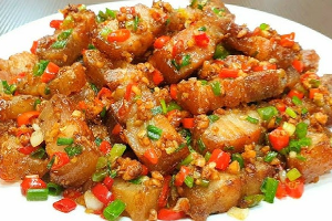 หมูสามชั้นคั่วพริกเกลือ | Stir-Fried Pork Belly with Chili and Salt