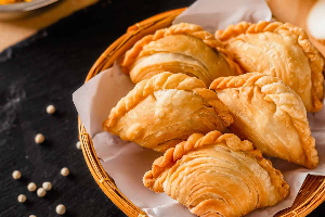 กะหรี่พัฟ ใส้ไก่ สูตร มันเทศ