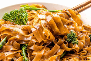 Fried big noodles - Gebratene grosse Nudeln - เส้นใหญ่ผัด