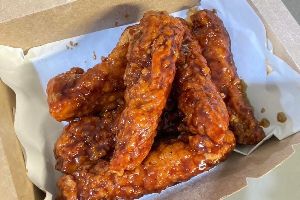 ไก่คลุกซอส